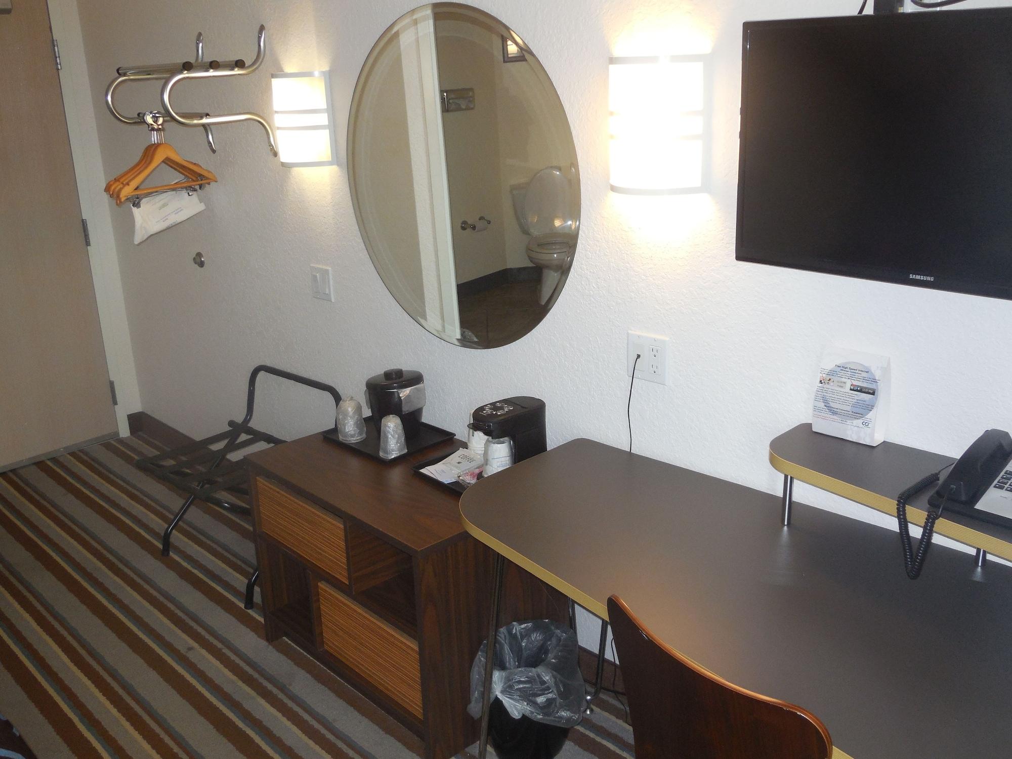 Super 8 By Wyndham Sault Ste. Marie Hotel Bagian luar foto