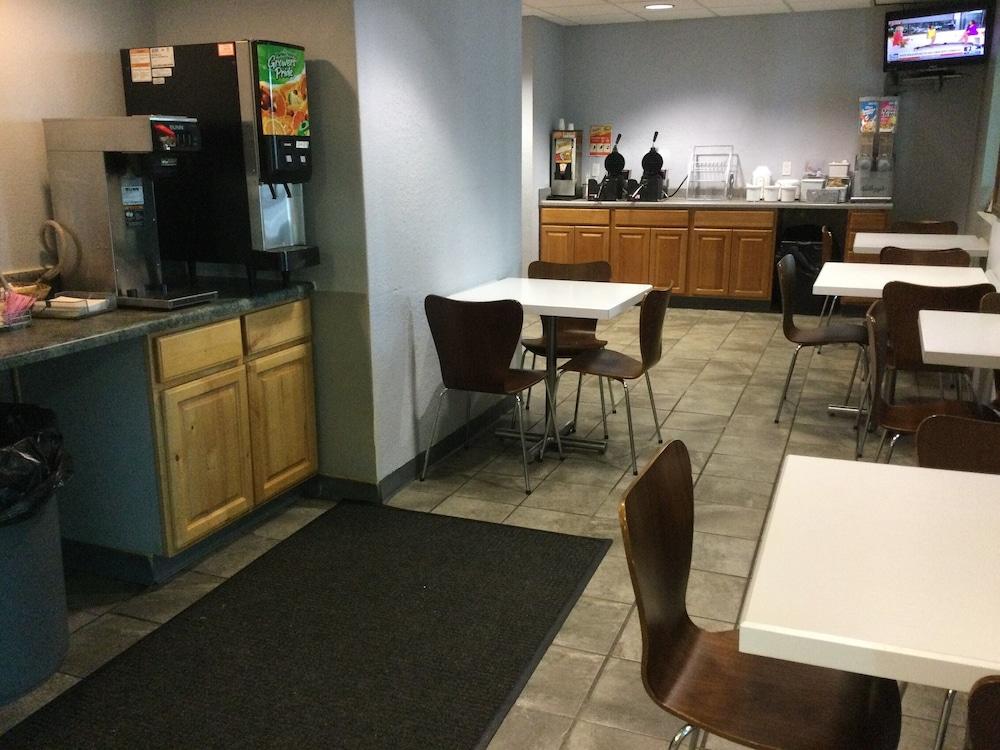 Super 8 By Wyndham Sault Ste. Marie Hotel Bagian luar foto