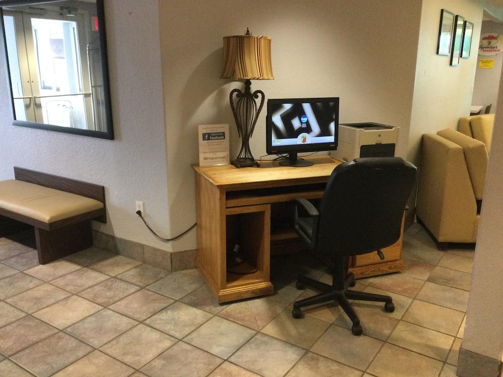 Super 8 By Wyndham Sault Ste. Marie Hotel Bagian luar foto