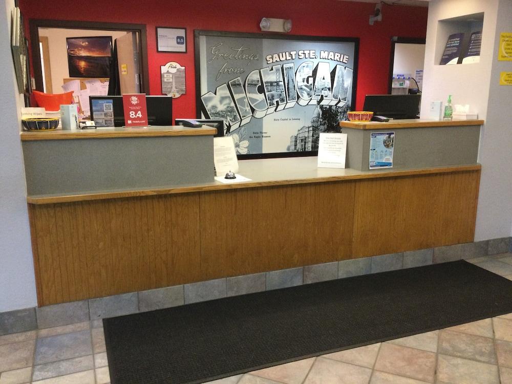 Super 8 By Wyndham Sault Ste. Marie Hotel Bagian luar foto