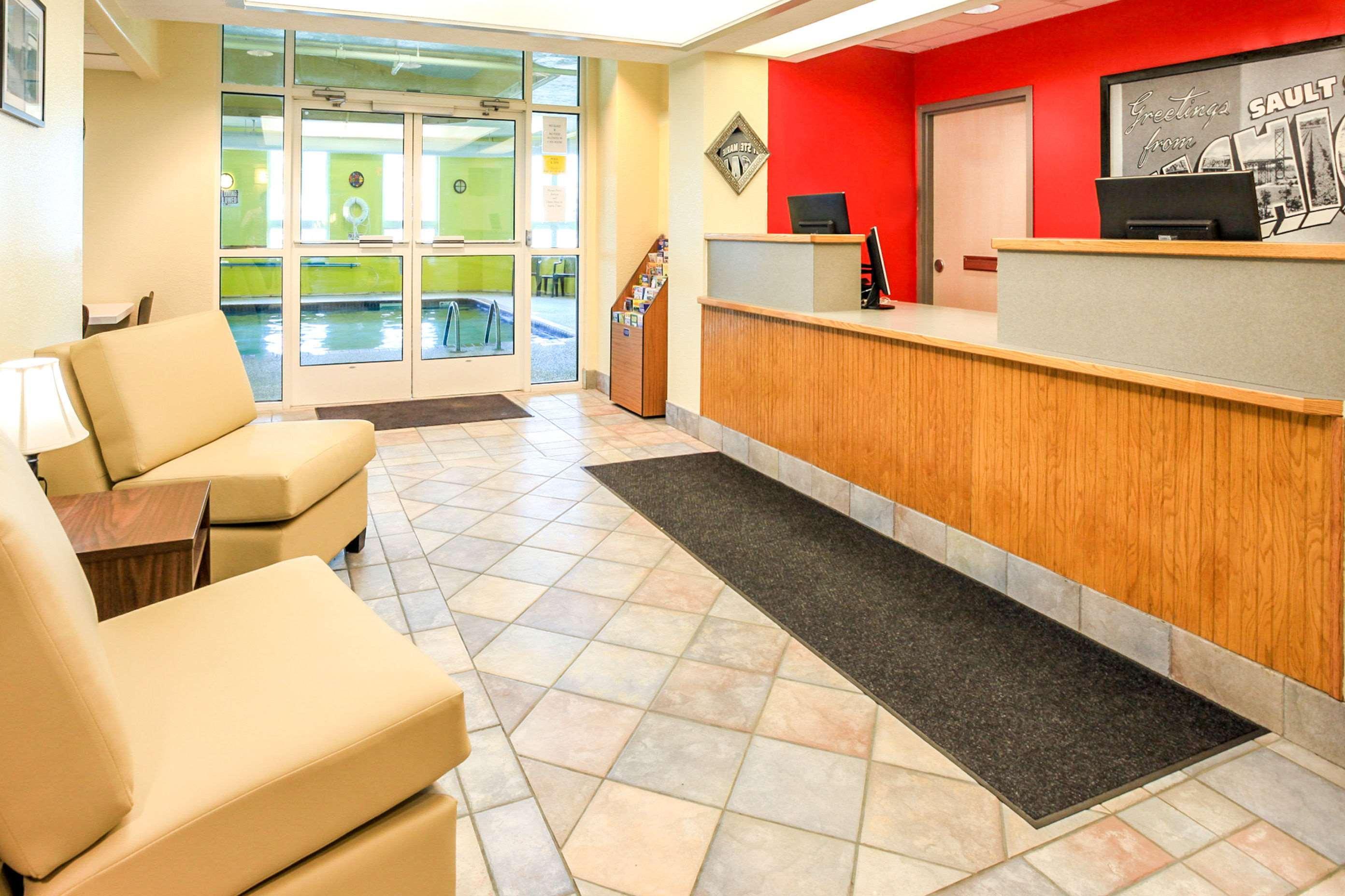 Super 8 By Wyndham Sault Ste. Marie Hotel Bagian luar foto