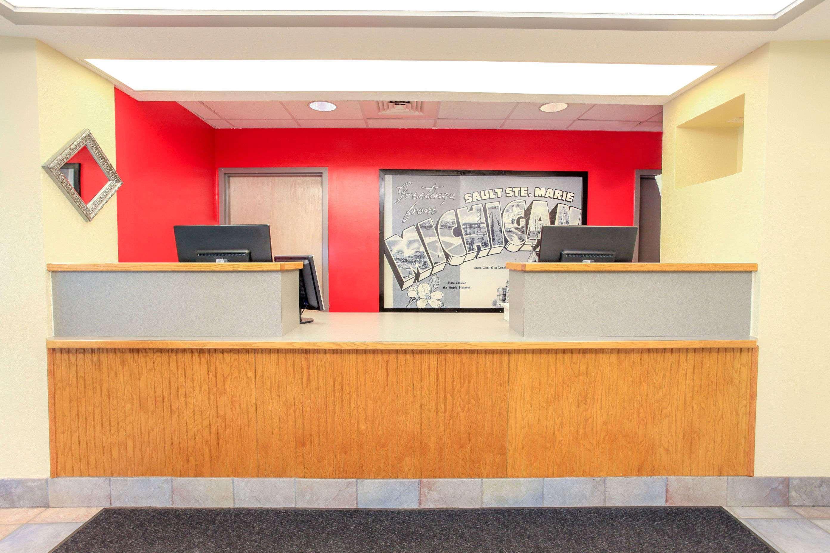 Super 8 By Wyndham Sault Ste. Marie Hotel Bagian luar foto