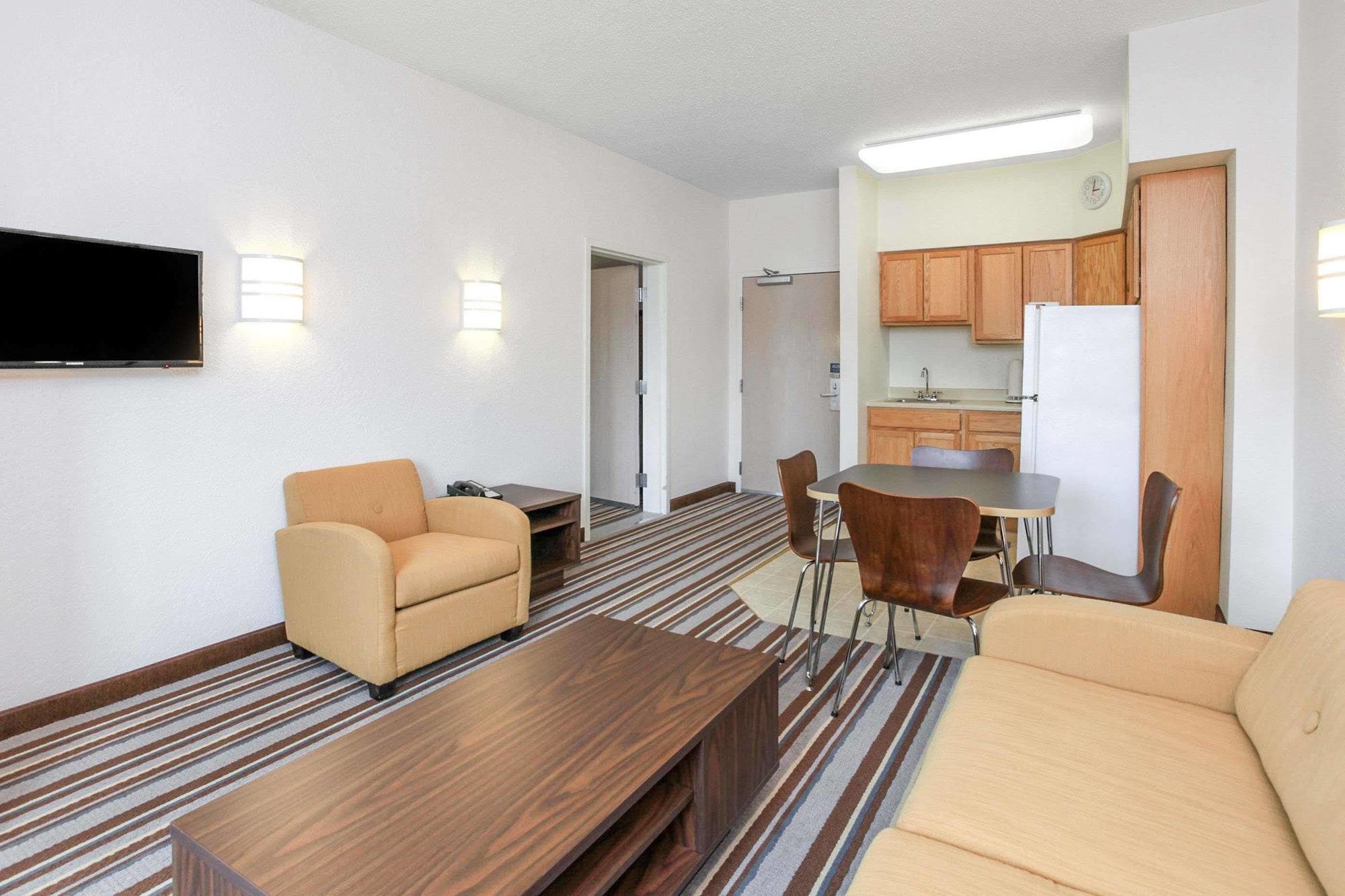 Super 8 By Wyndham Sault Ste. Marie Hotel Bagian luar foto