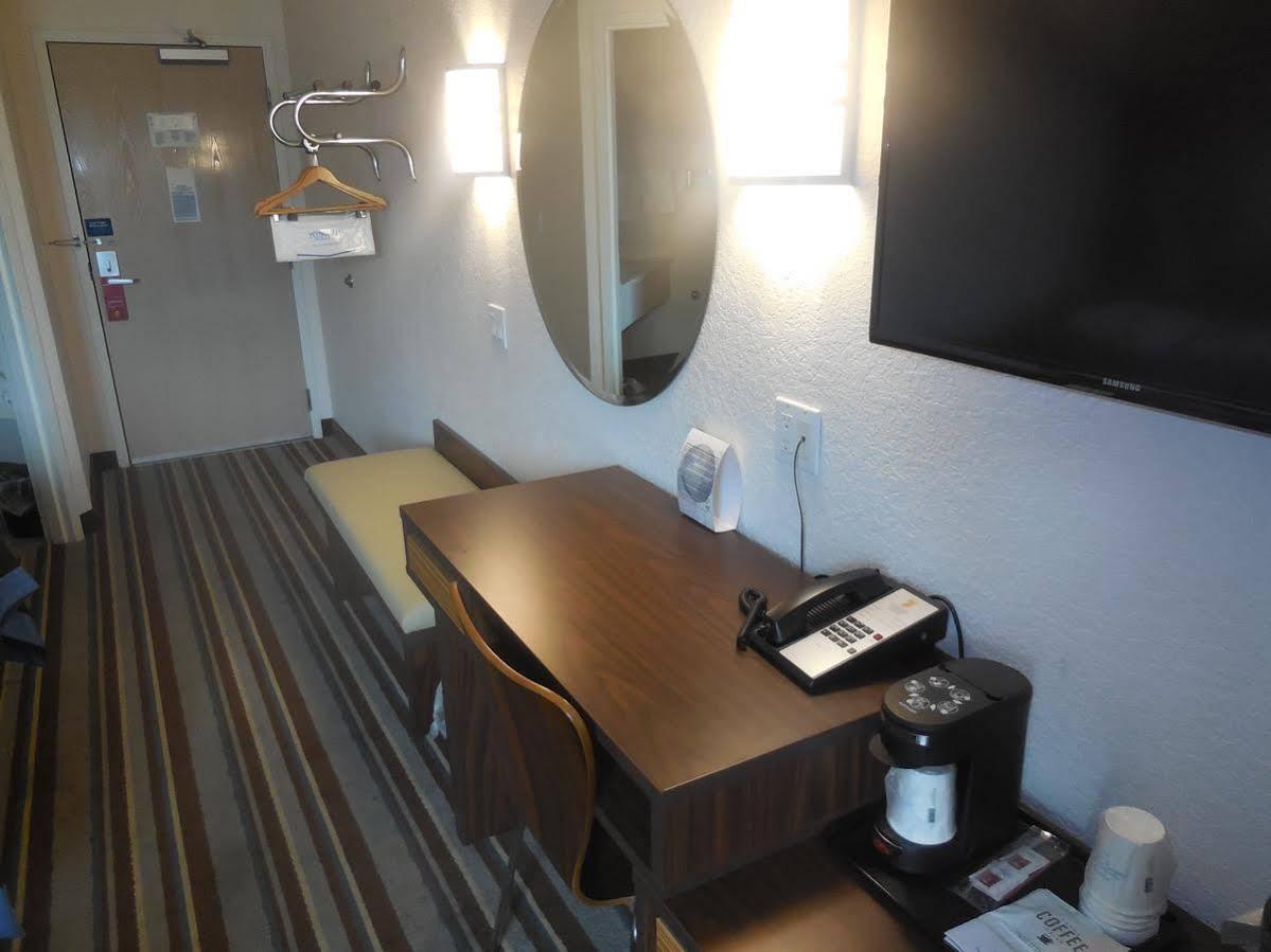 Super 8 By Wyndham Sault Ste. Marie Hotel Bagian luar foto